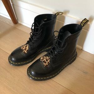 Dr Martens leather boots black